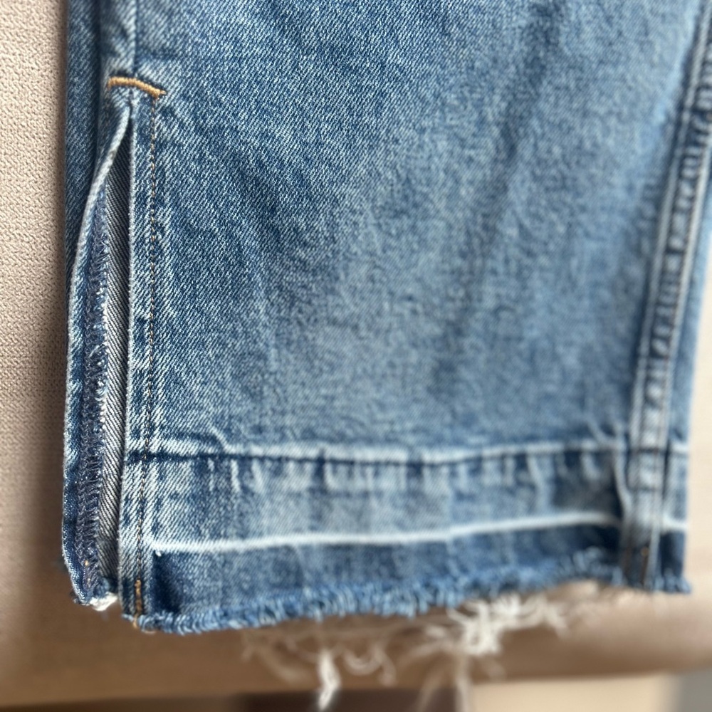 GAP Mid Rise Blue Jeans - Picture 2 of 4